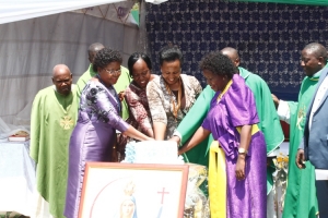 Entebbe Airport Catholic Chaplaincy members cut a cake to mark the second Anniversary.
