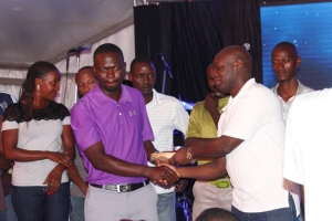 Phillip Kasozi receives the Shs10m prize money from Nkwame Ejalu. He took the lion's share.