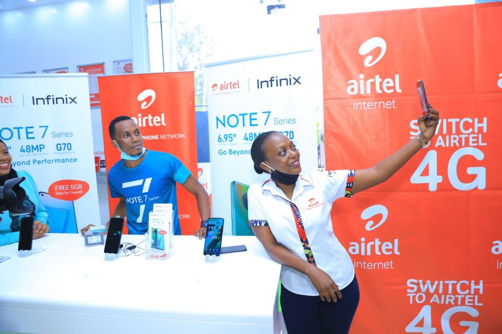 Airtel and Infinix staff check out the Infinix Notw 7 during the launch