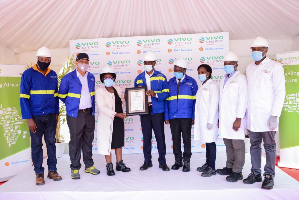 Minister of Energy & Mineral Development Hon. Dr. Mary Goretti Kitutu joined by the EVP Vivo Energy Hans Paulsen, MD Vivo Energy Uganda Gilbert Assi & lab staff at the commissioning of its Quality FuelsLab (1)
