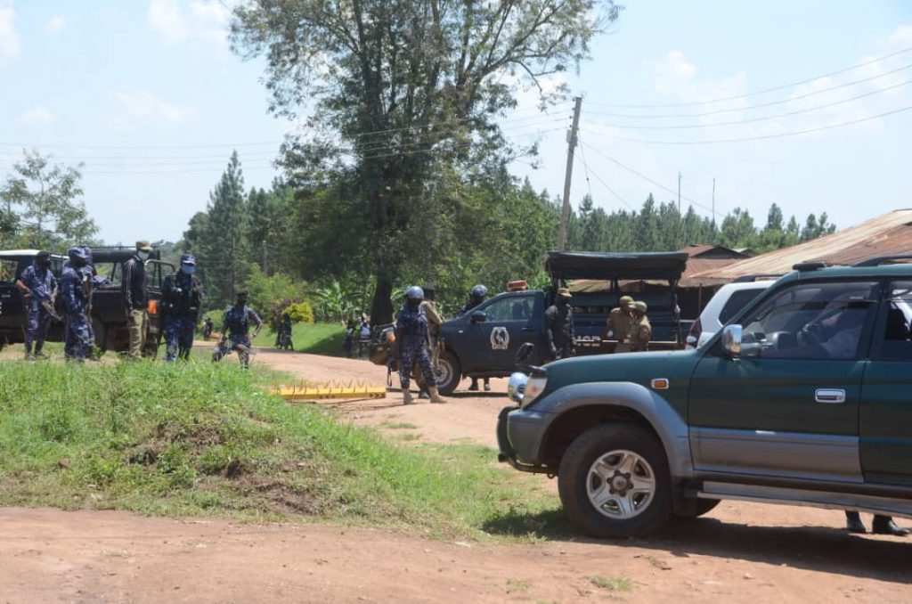 Police-intercept-the-delegation