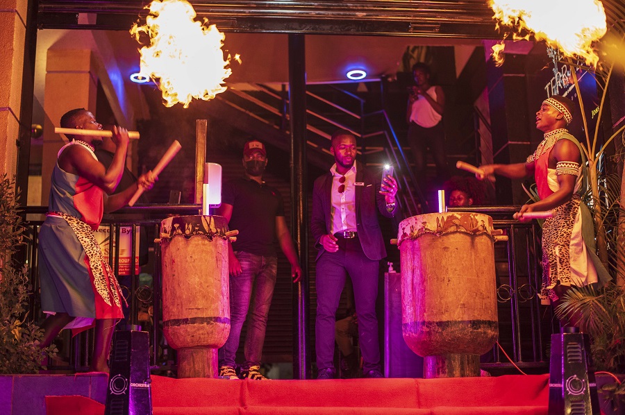 Johnnie Walker, Azawi and Zulitums dominate La Terraza Grand Opening