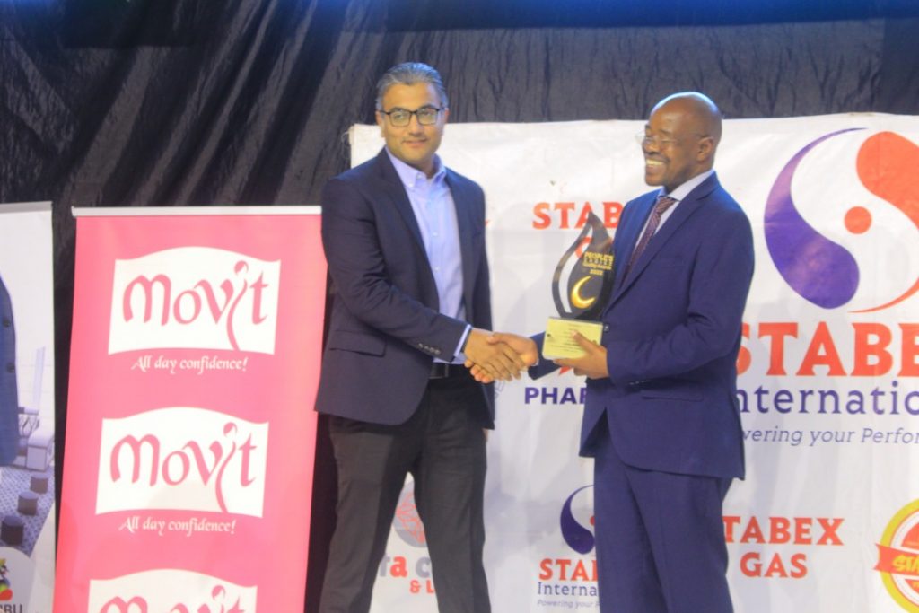 Mohammad Ali Tariq, Reckitt Country Manager recieving the award from the Minister