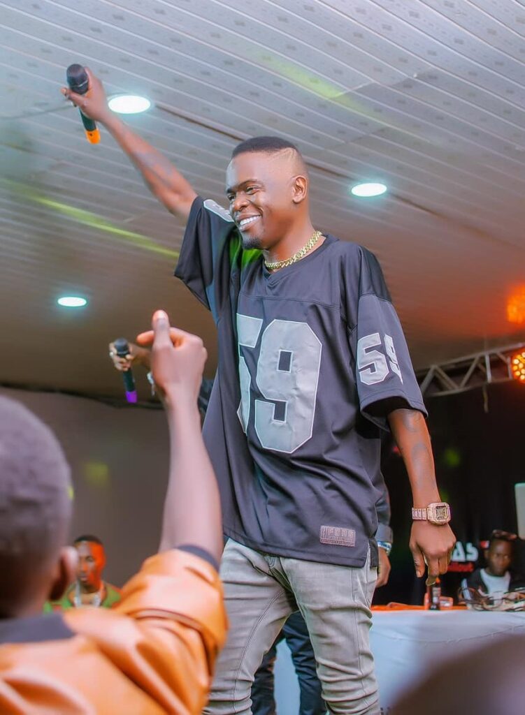 Weasel Manizo, Weasel Manizo clashes with Juliet Zawedde