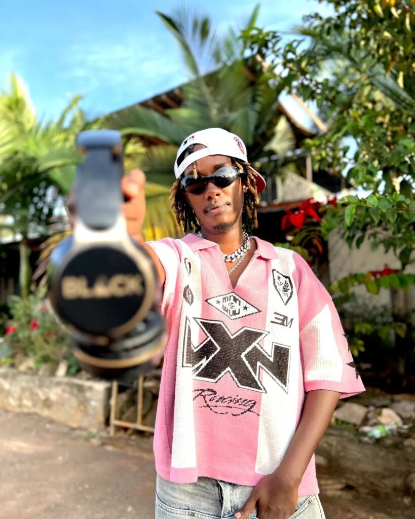 Feffe Bussi, Stereotypes of Womanizing